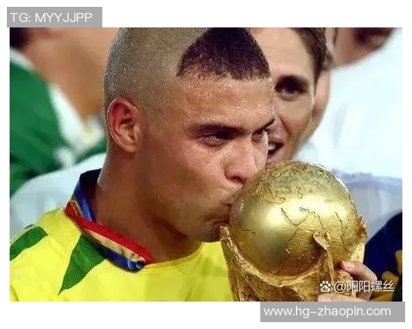 全球足球巨星风采：从梅西到C罗的巅峰对决与时代变迁