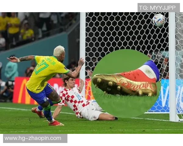 球星用力踢破足球鞋瞬间高清捕捉展现力量与技巧